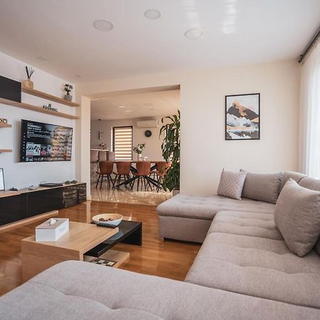 Roots Villa Redwood Брашов Экстерьер фото